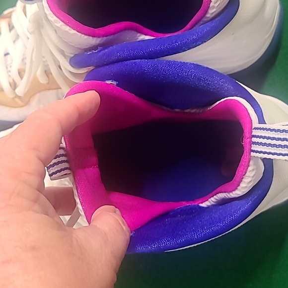 NIKE Shoe Size 8 - Picture 6 of 9